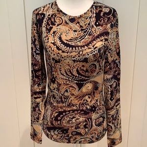ESCADA PAISLEY PRINT LONG SLEEVE 91 COTTON 9 ELASTANE TOP BLACK BACKGROUND